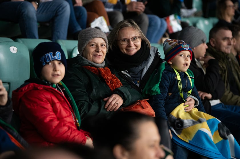 Kibice na meczu Śląska z Widzewem (2 marca 2024) na Tarczyński Arenie